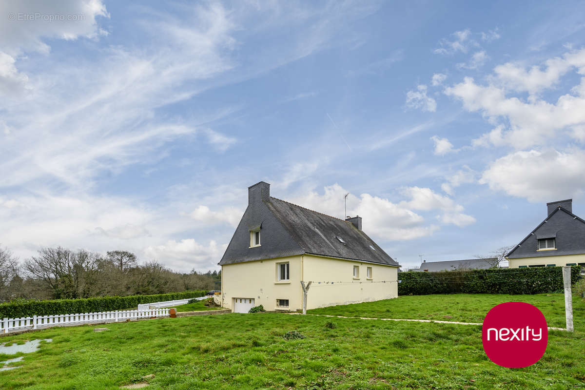 Maison à SAINT-AVE