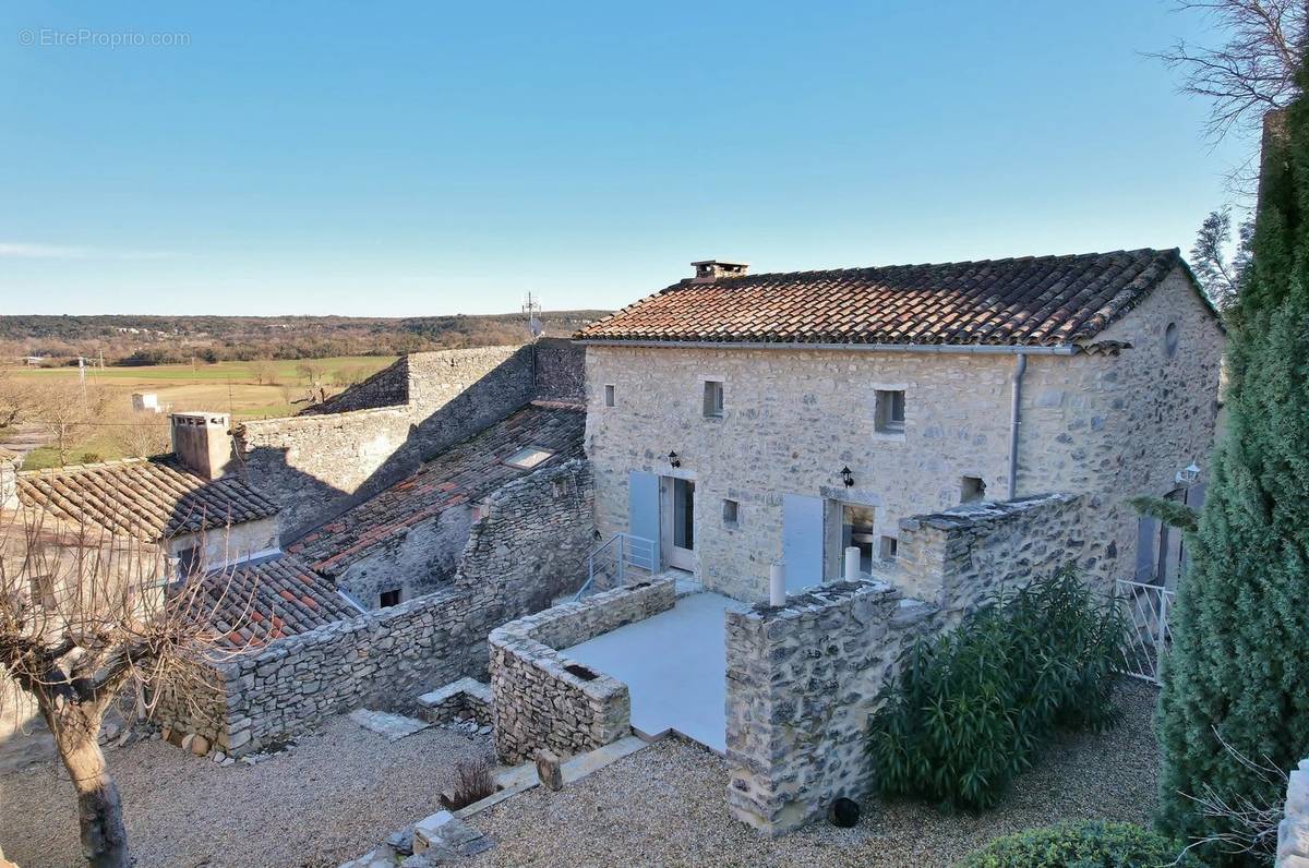 Maison à LUSSAN