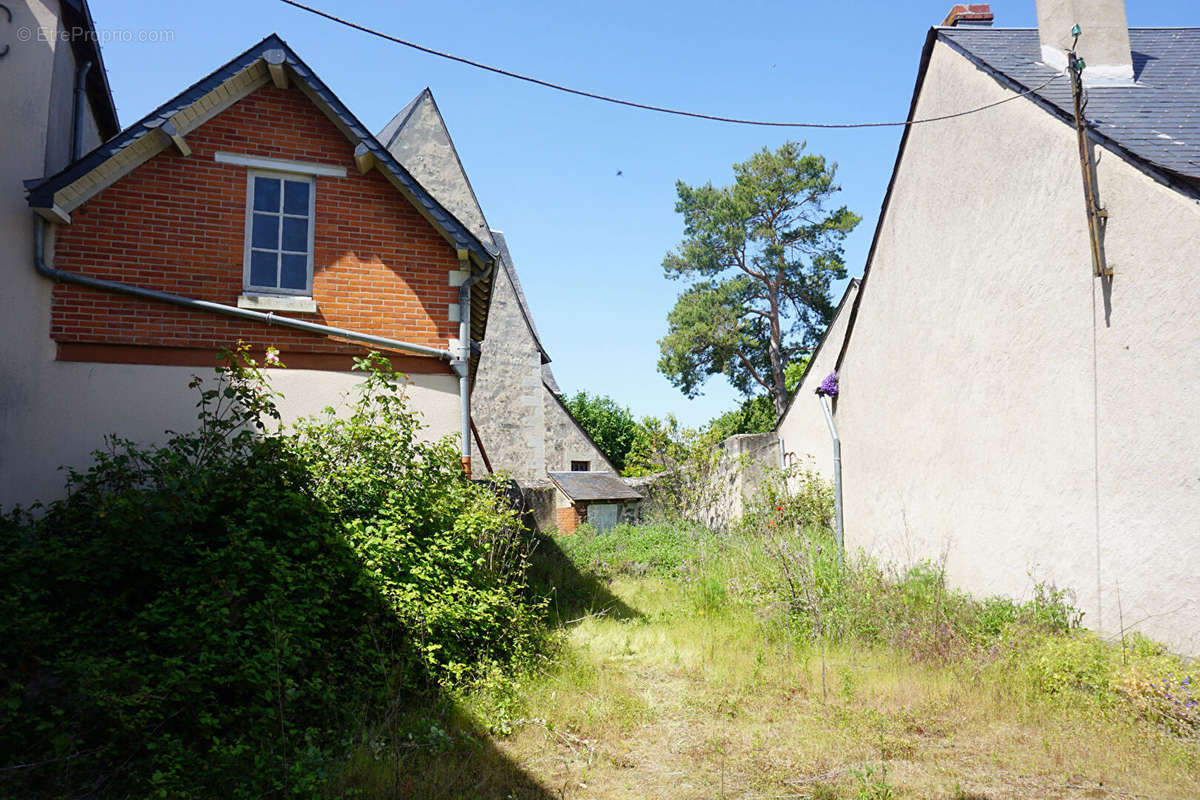 Maison à AMBILLOU