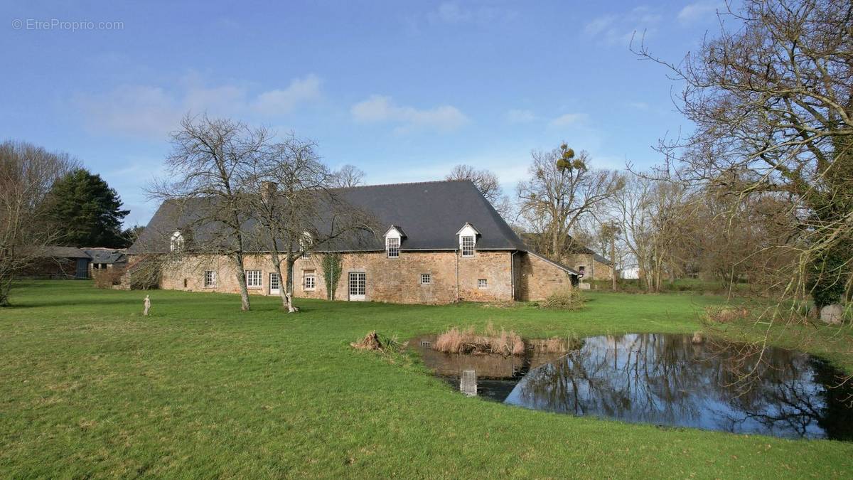 Maison à SAINT-REMY-DU-PLAIN