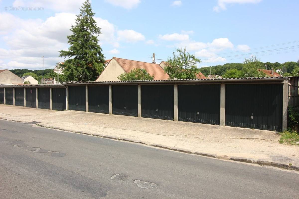 Parking à CHAMPAGNE-SUR-SEINE