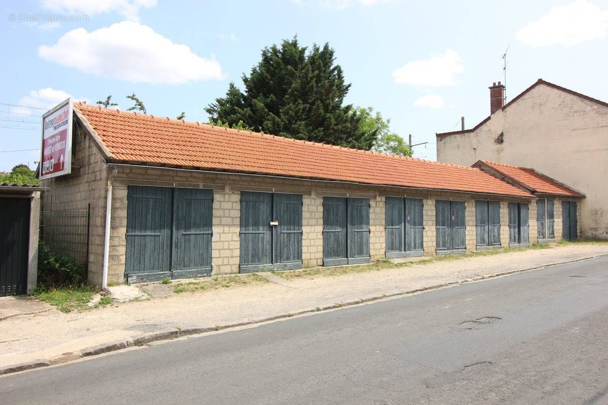 Parking à CHAMPAGNE-SUR-SEINE