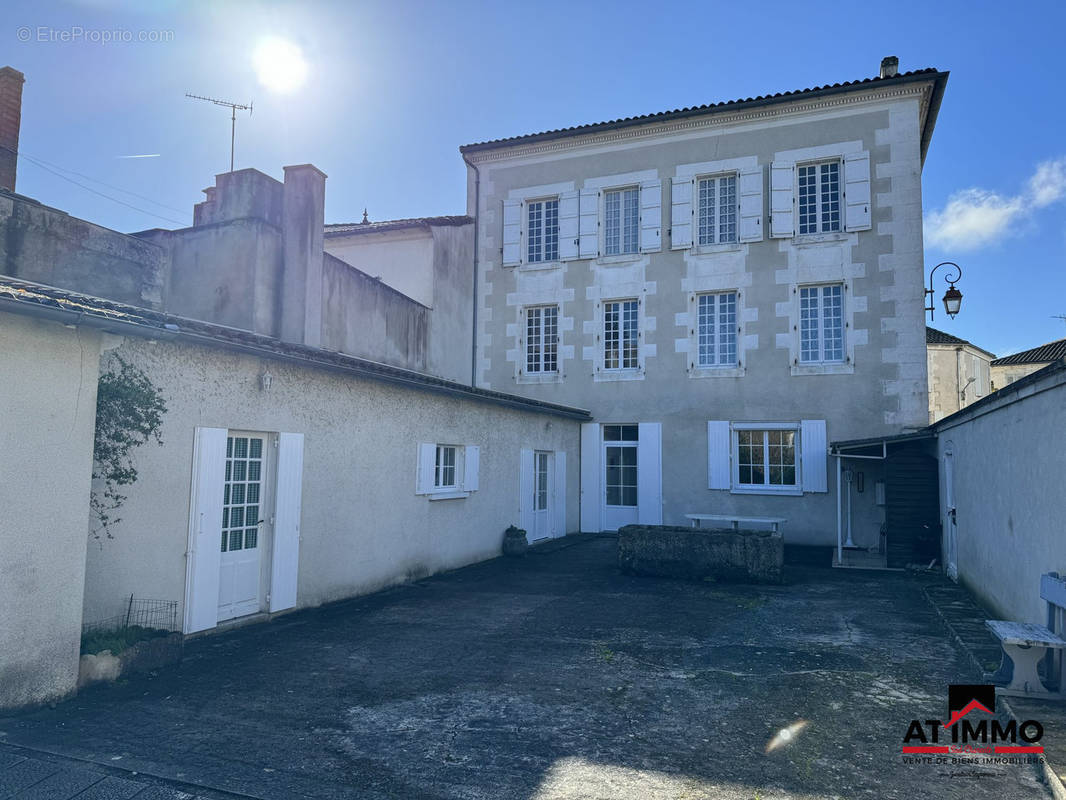 Maison à VOULGEZAC