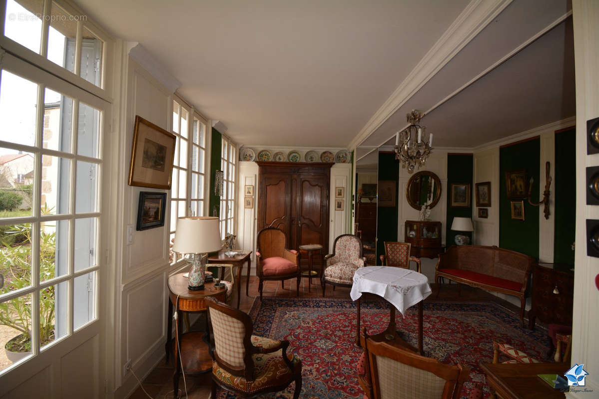 Petit salon - Maison à MONTMARAULT