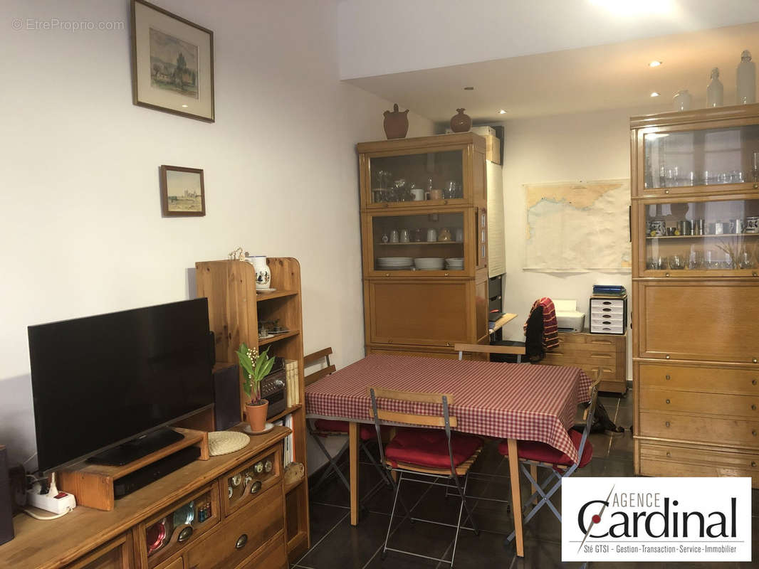 Coin bureau - Appartement à MARSEILLE-4E