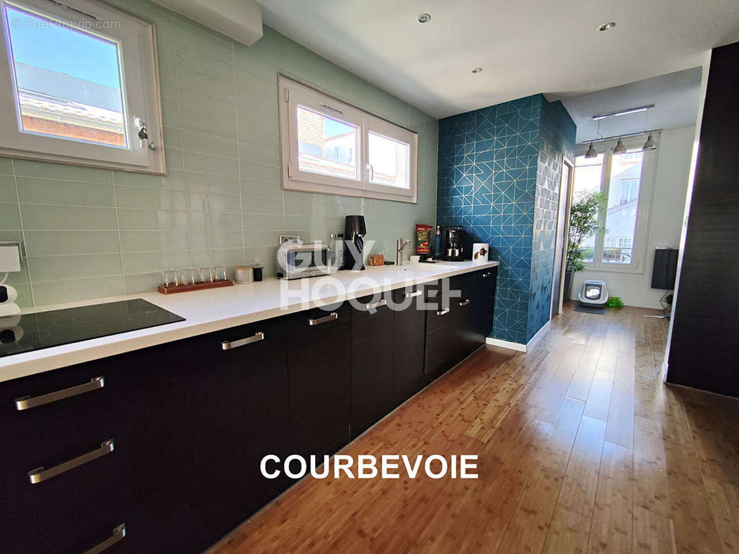 Appartement à COURBEVOIE