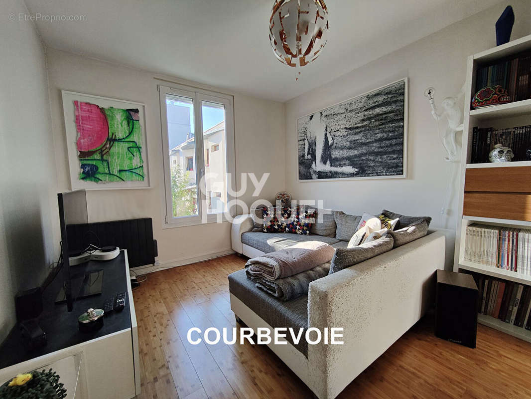 Appartement à COURBEVOIE