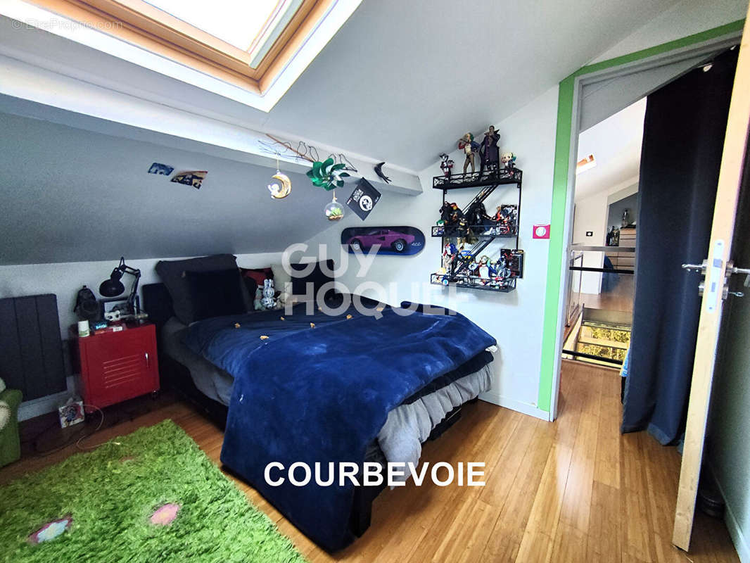 Appartement à COURBEVOIE