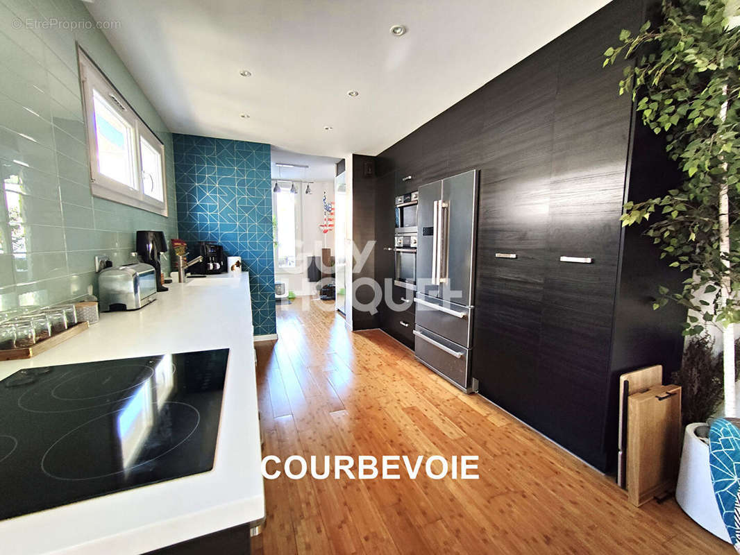 Appartement à COURBEVOIE