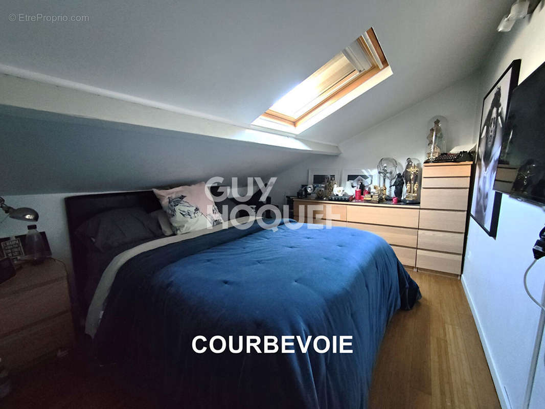 Appartement à COURBEVOIE