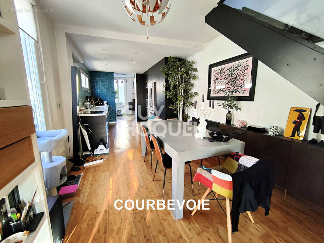 Appartement à COURBEVOIE