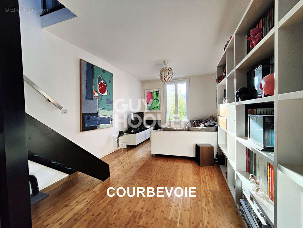 Appartement à COURBEVOIE