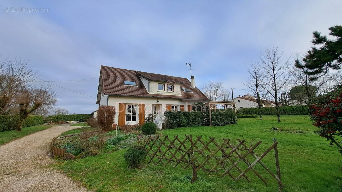 Maison à PARTHENAY