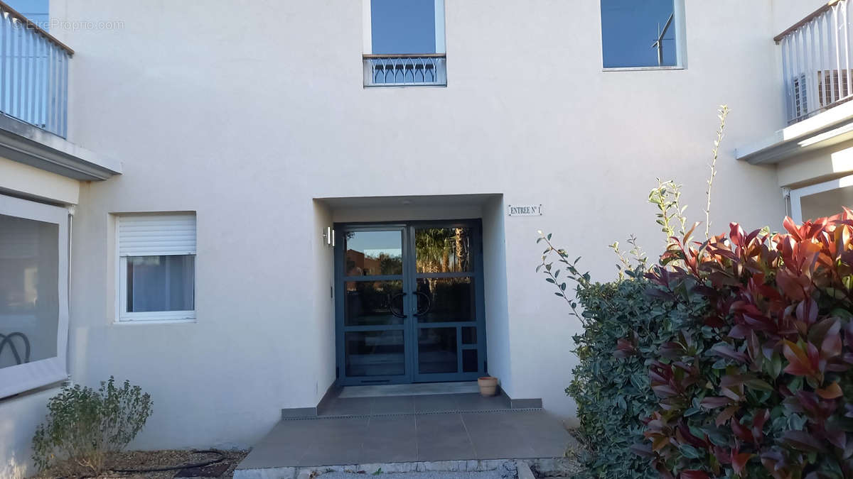 Appartement à ROQUEBRUNE-SUR-ARGENS