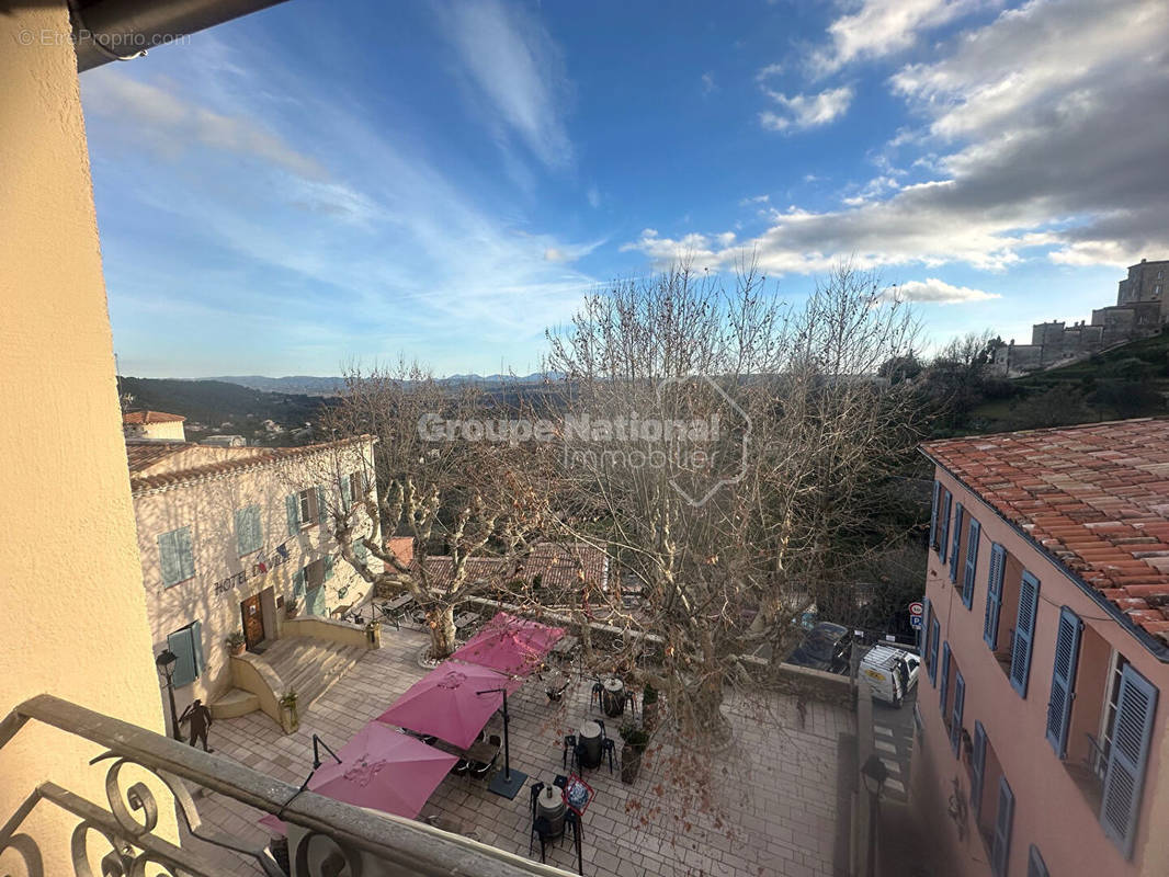 Appartement à TOURRETTES