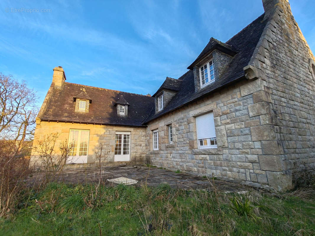 Maison à PLOUEDERN