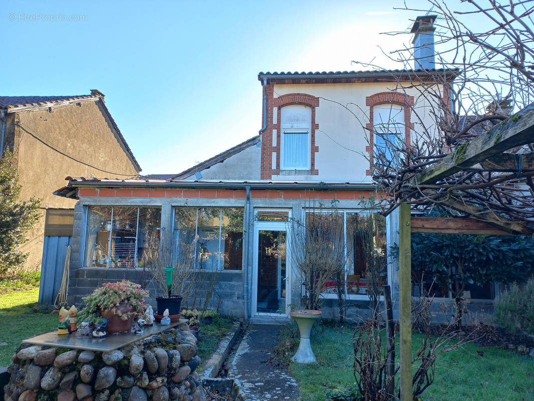 Maison à TRIE-SUR-BAISE