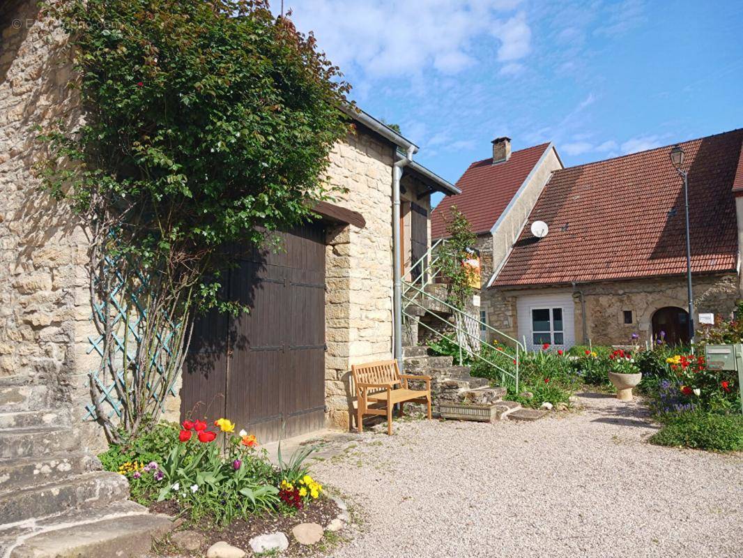 Maison à LONS-LE-SAUNIER