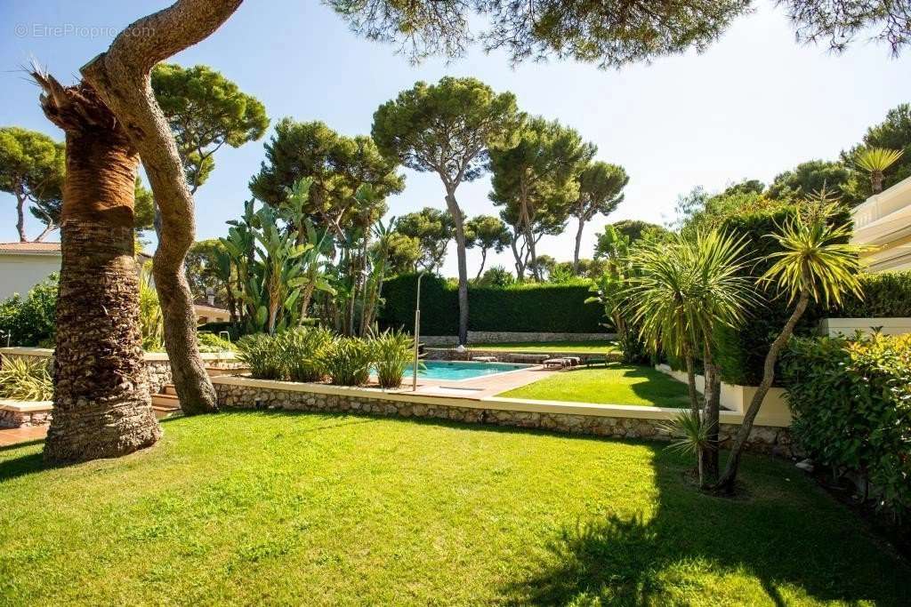 Appartement à ROQUEBRUNE-CAP-MARTIN