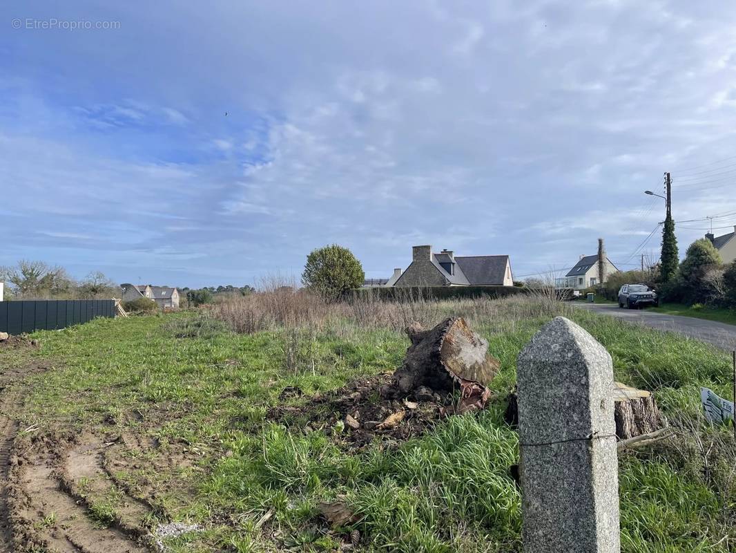 Terrain à TREVOU-TREGUIGNEC