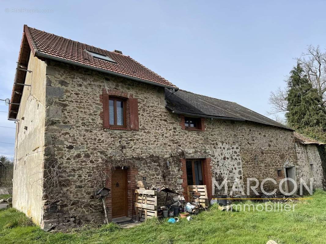 Maison à MONTAIGUT-LE-BLANC