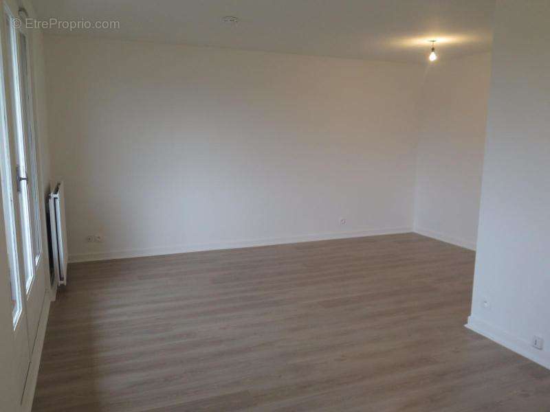   - Appartement à SAINT-ETIENNE