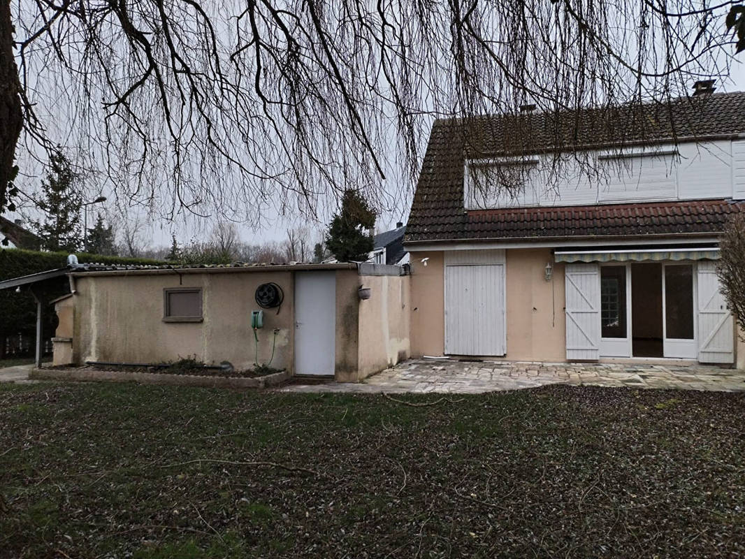 Maison à SAVIGNY-LE-TEMPLE