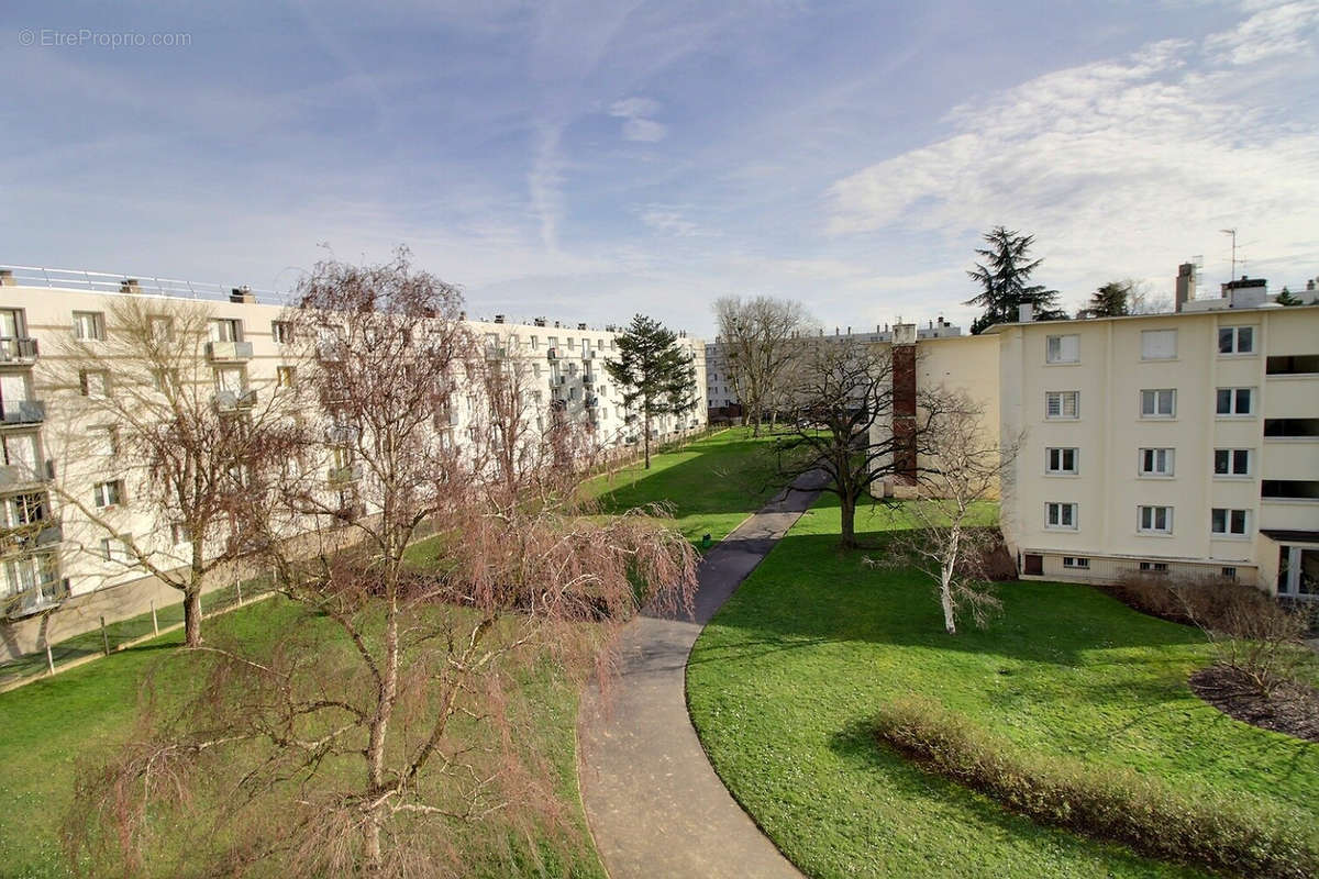 Appartement à SAINTE-GENEVIEVE-DES-BOIS