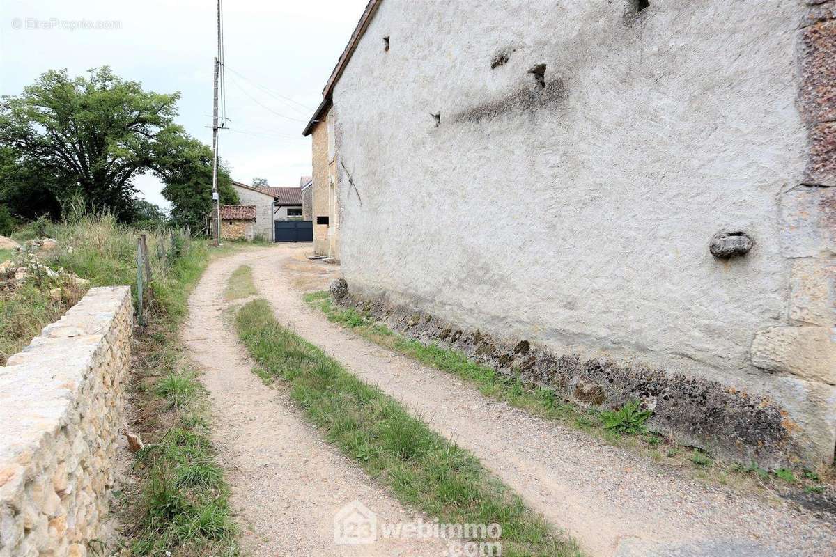 Au calme, loin de tout passage de véhicules, - Maison à CHAUVIGNY