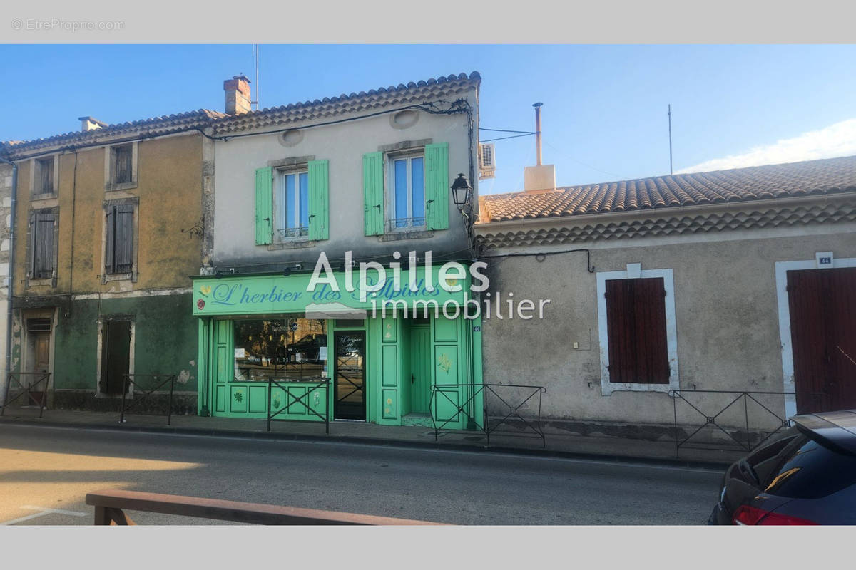 Maison à MOURIES