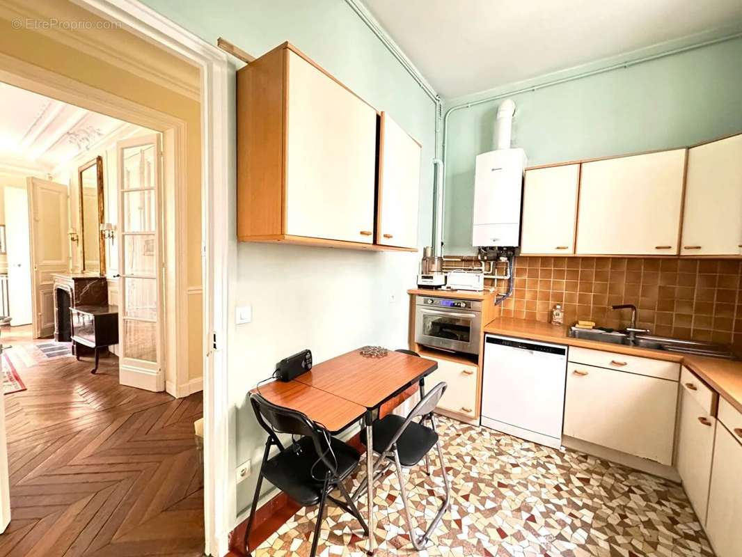 Appartement à PARIS-8E