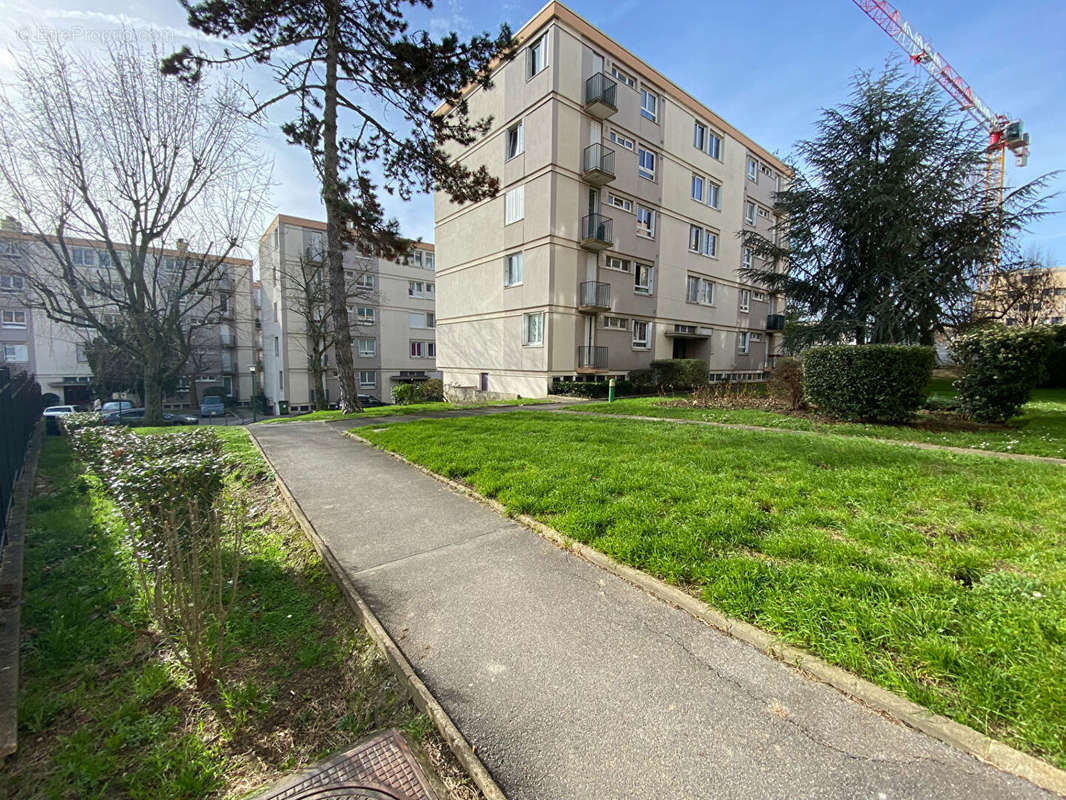 Appartement à LE PLESSIS-ROBINSON