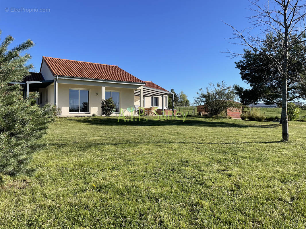 Maison à OLLOIX