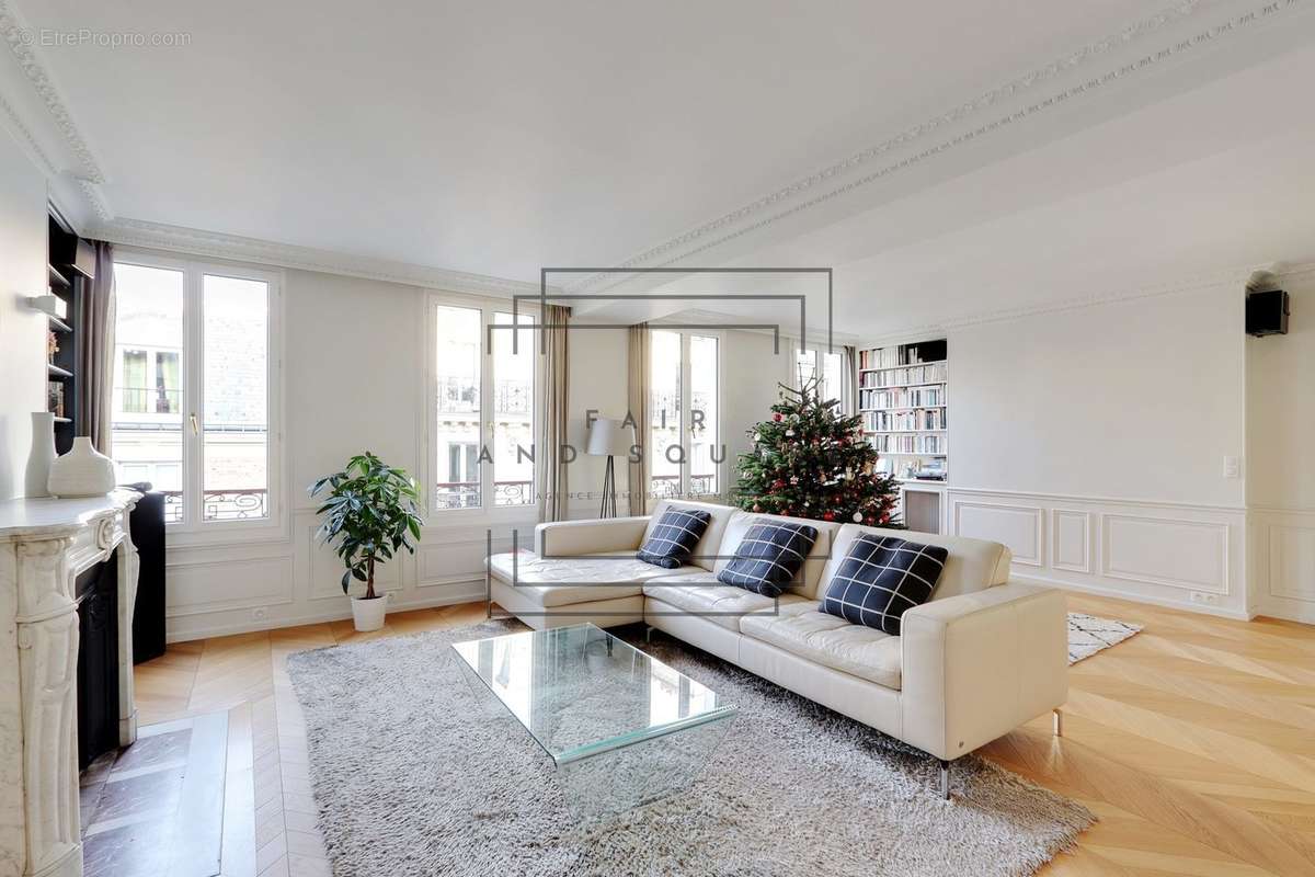 Appartement à NEUILLY-SUR-SEINE