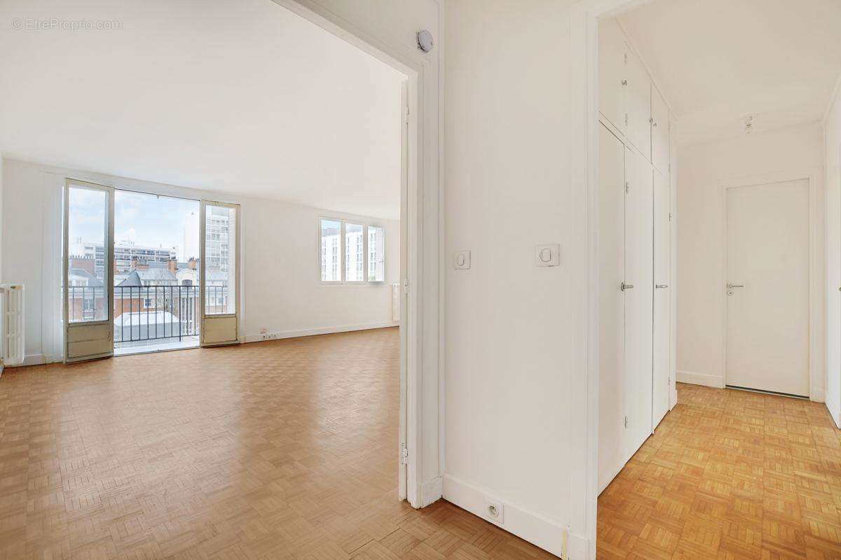 Appartement à PARIS-15E