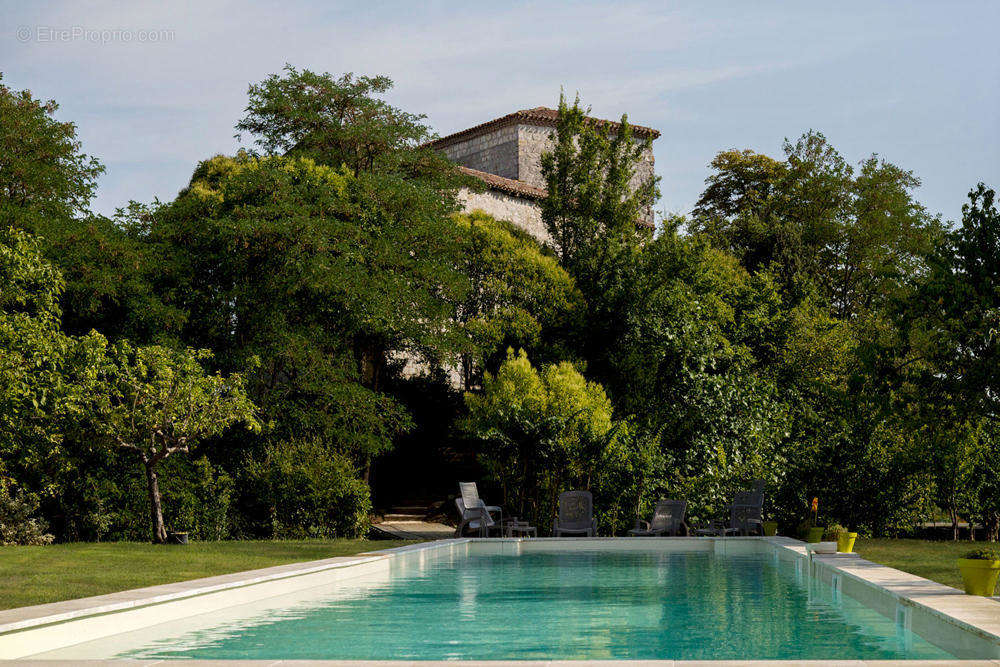 à vendre GERS château rénové avec ses douves - Maison à CONDOM