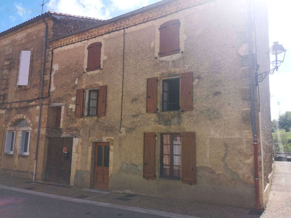 façade rue - Maison à AUCH