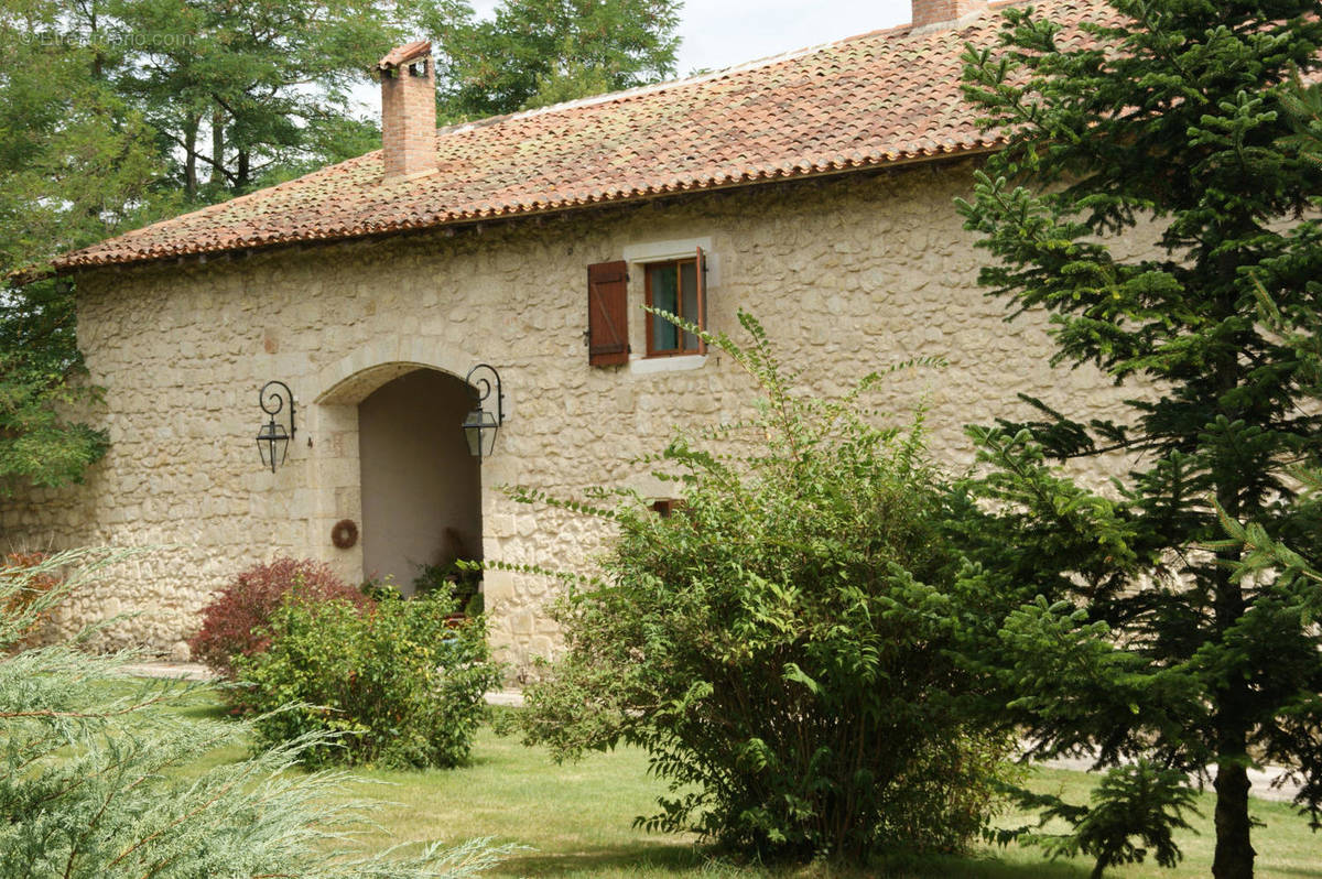 à vendre propriété en pierre Castéra Verduzan - Maison à CASTERA-VERDUZAN