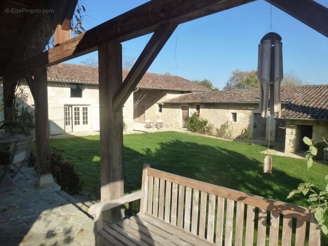 cour de ferme - Maison à CASTERA-VERDUZAN