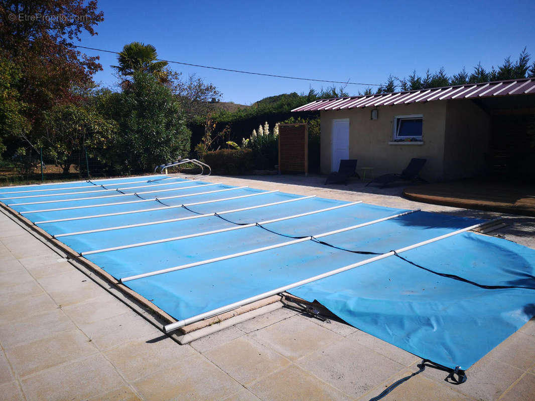 piscine et pool house - Maison à MIRANDE