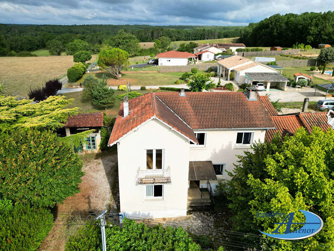 Maison à SAVIGNAC-LES-EGLISES