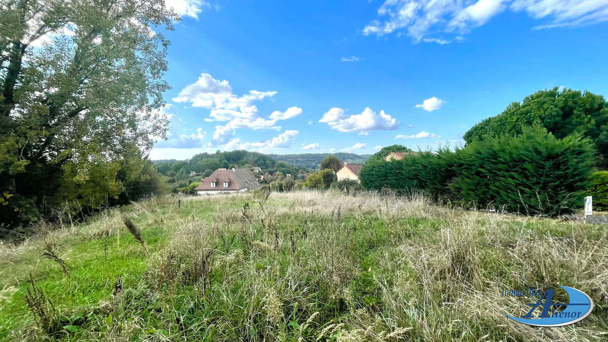 Terrain à SARLAT-LA-CANEDA