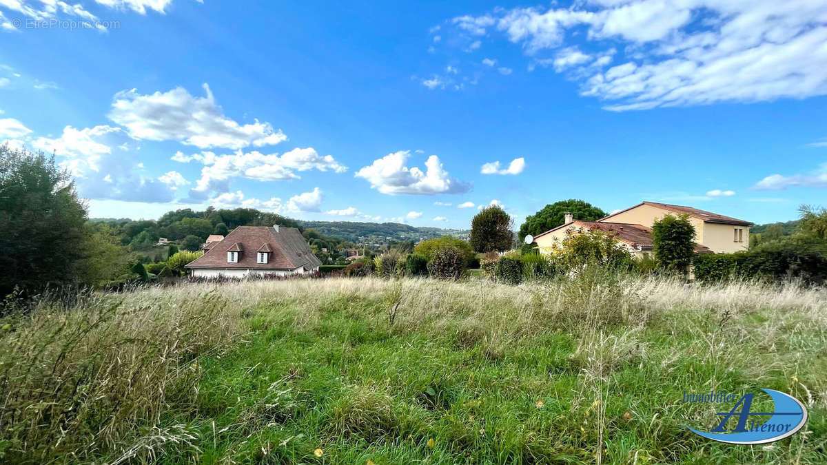 Terrain à SARLAT-LA-CANEDA