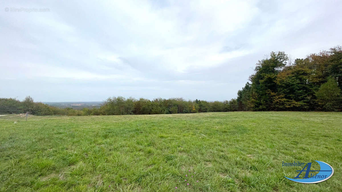 Terrain à MARCILLAC-SAINT-QUENTIN