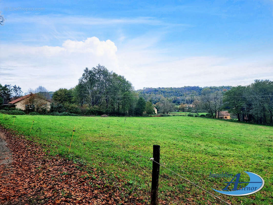 Terrain à GROLEJAC