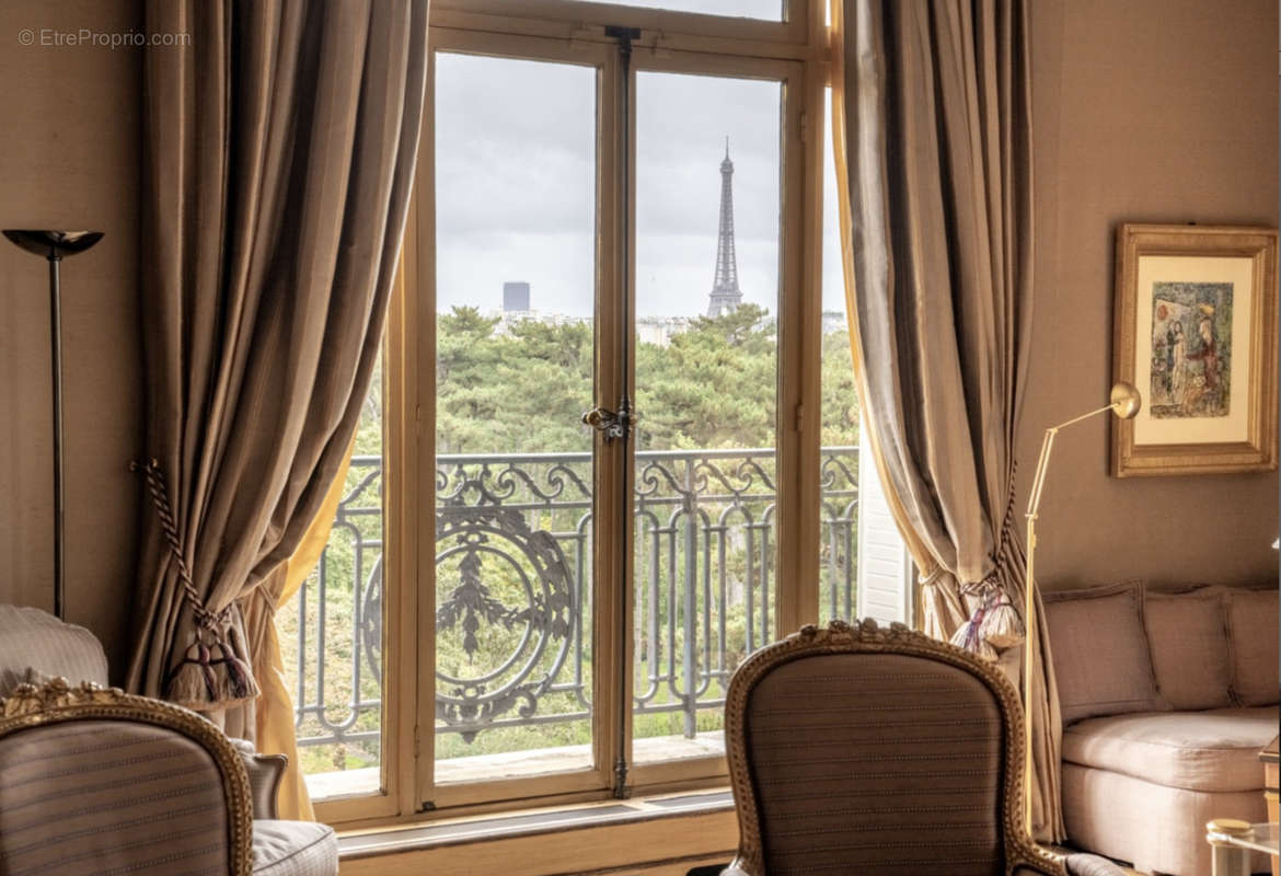 Appartement à NEUILLY-SUR-SEINE