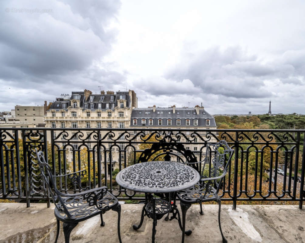 Appartement à NEUILLY-SUR-SEINE