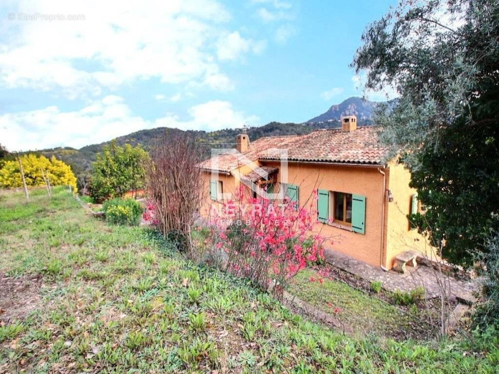 Maison à LES ADRETS-DE-L&#039;ESTEREL