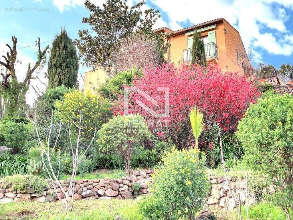 Maison à LES ADRETS-DE-L&#039;ESTEREL