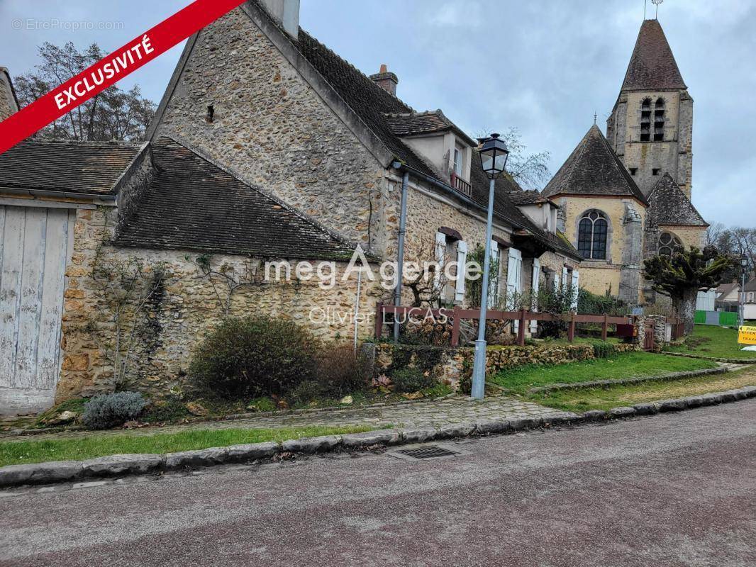 Maison à LA CELLE-LES-BORDES